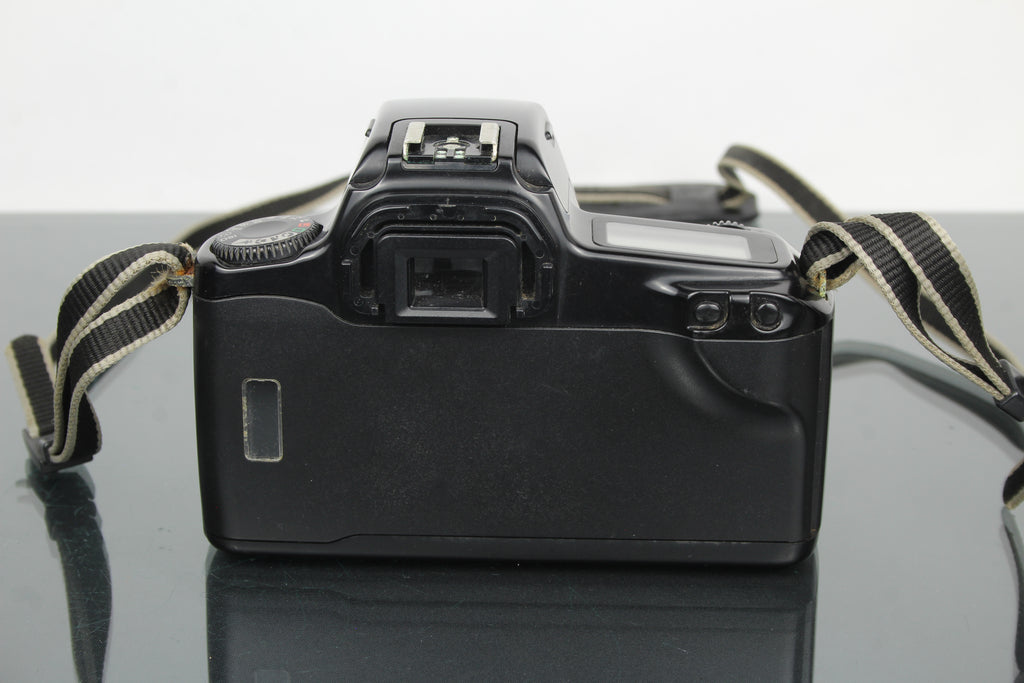 Canon EOS 1000f + 35-80mm 1:4-5.6 lens