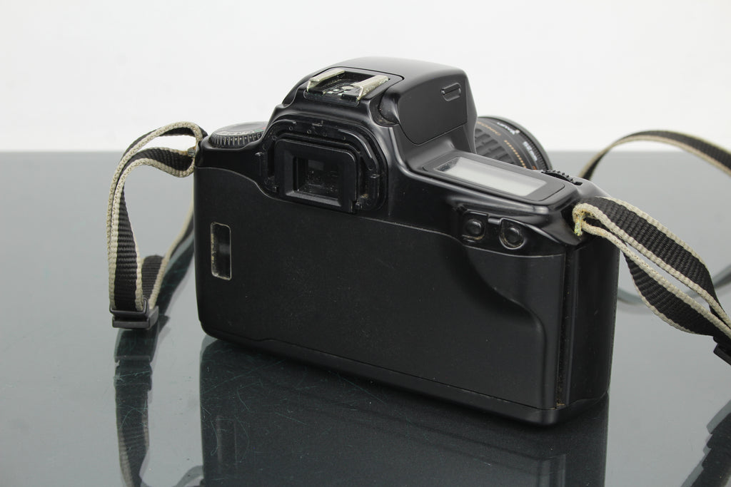 Canon EOS 1000f + 35-80mm 1:4-5.6 lens