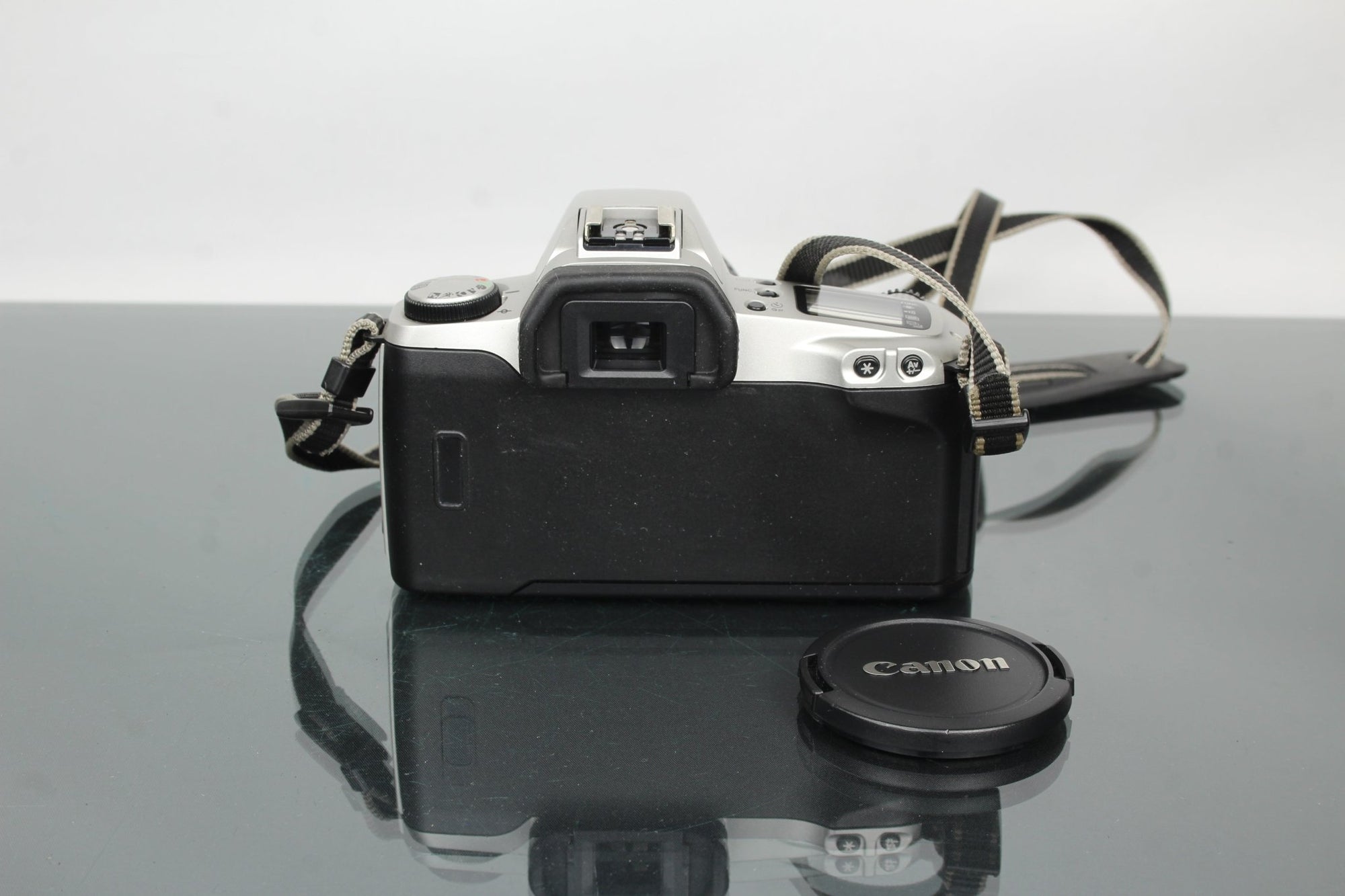 Canon EOS 500N + 80 - 90mm Canon lens - Dutch|Thrift