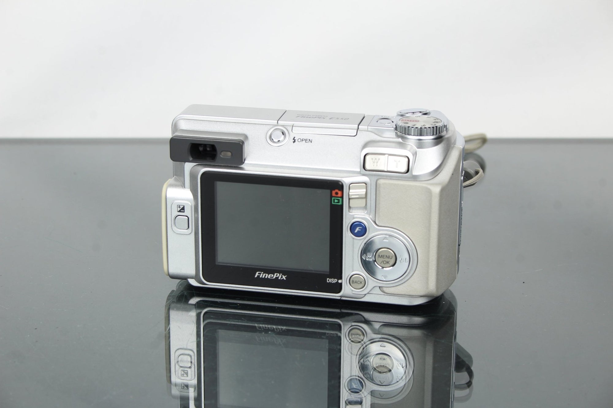 Fujifilm FinePix E550 - Dutch|Thrift