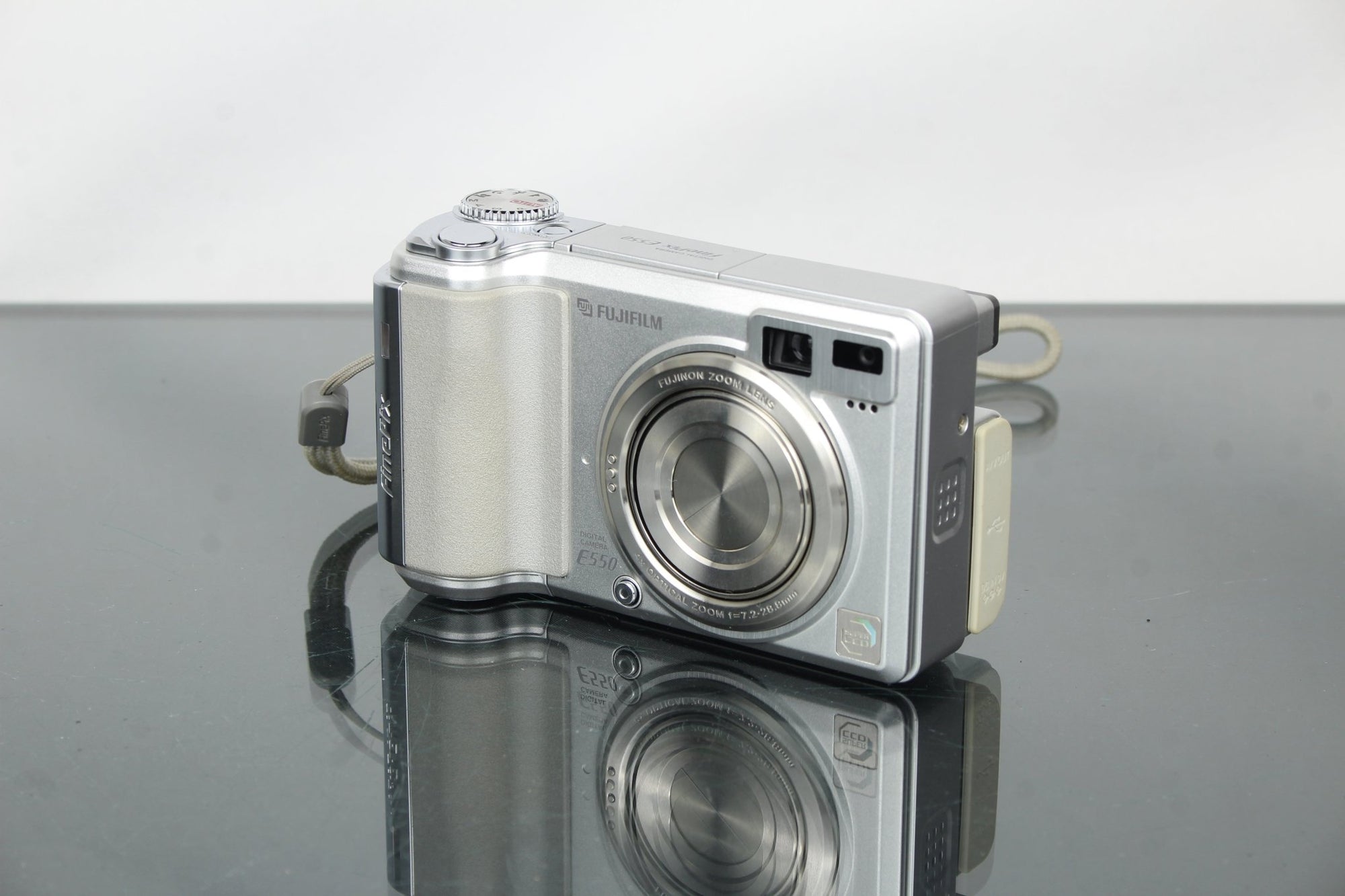 Fujifilm FinePix E550 - Dutch|Thrift