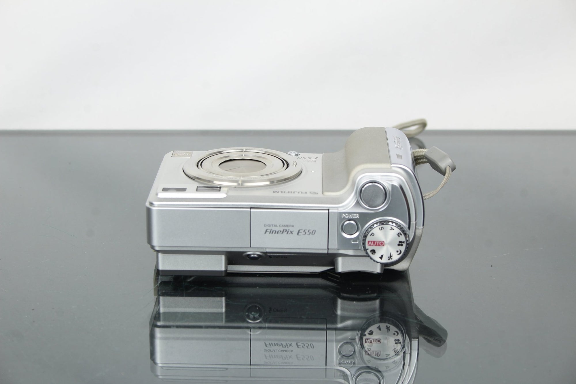 Fujifilm FinePix E550 - Dutch|Thrift