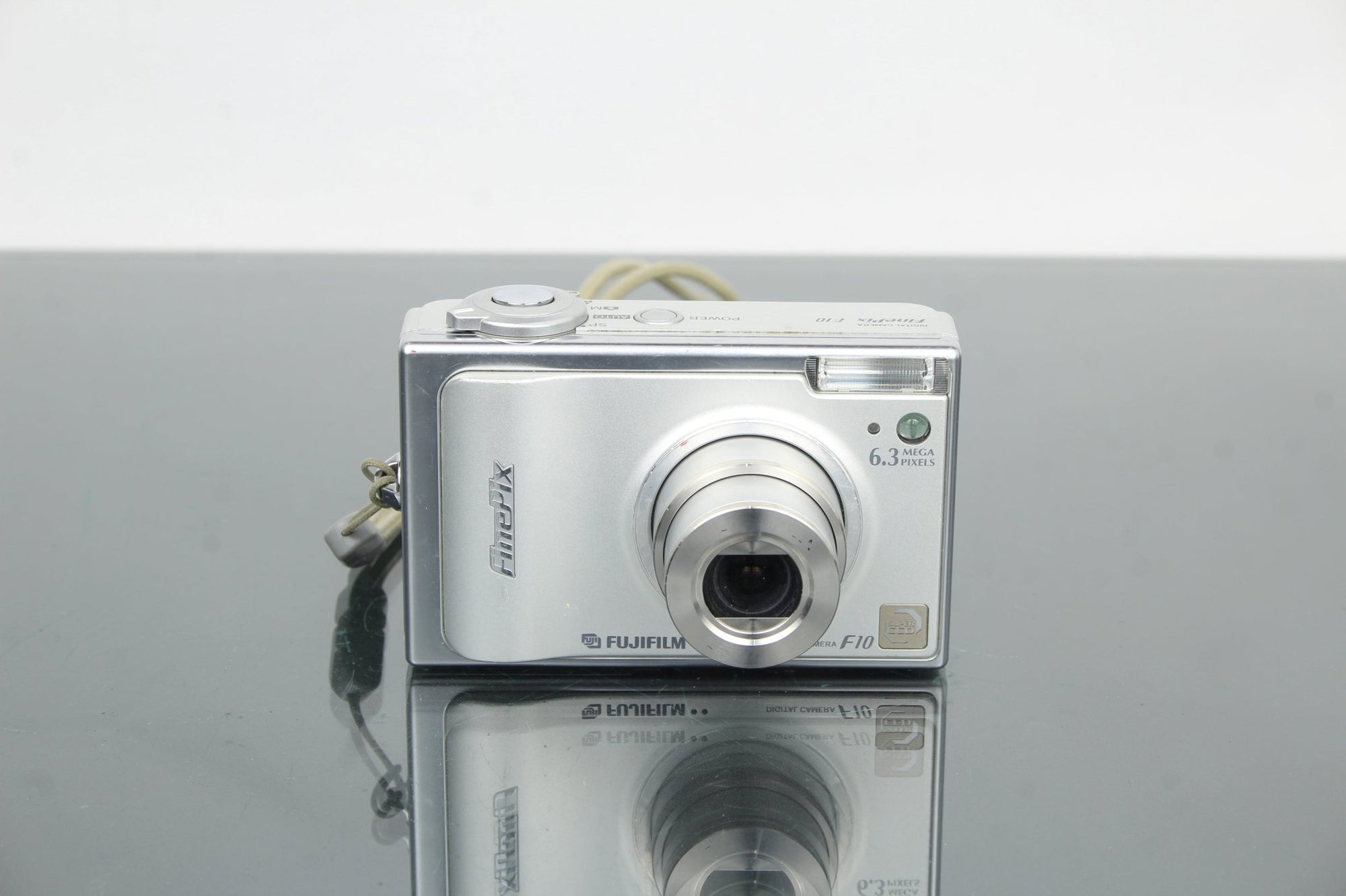 Fujifilm Finepix F10 - Dutch|Thrift