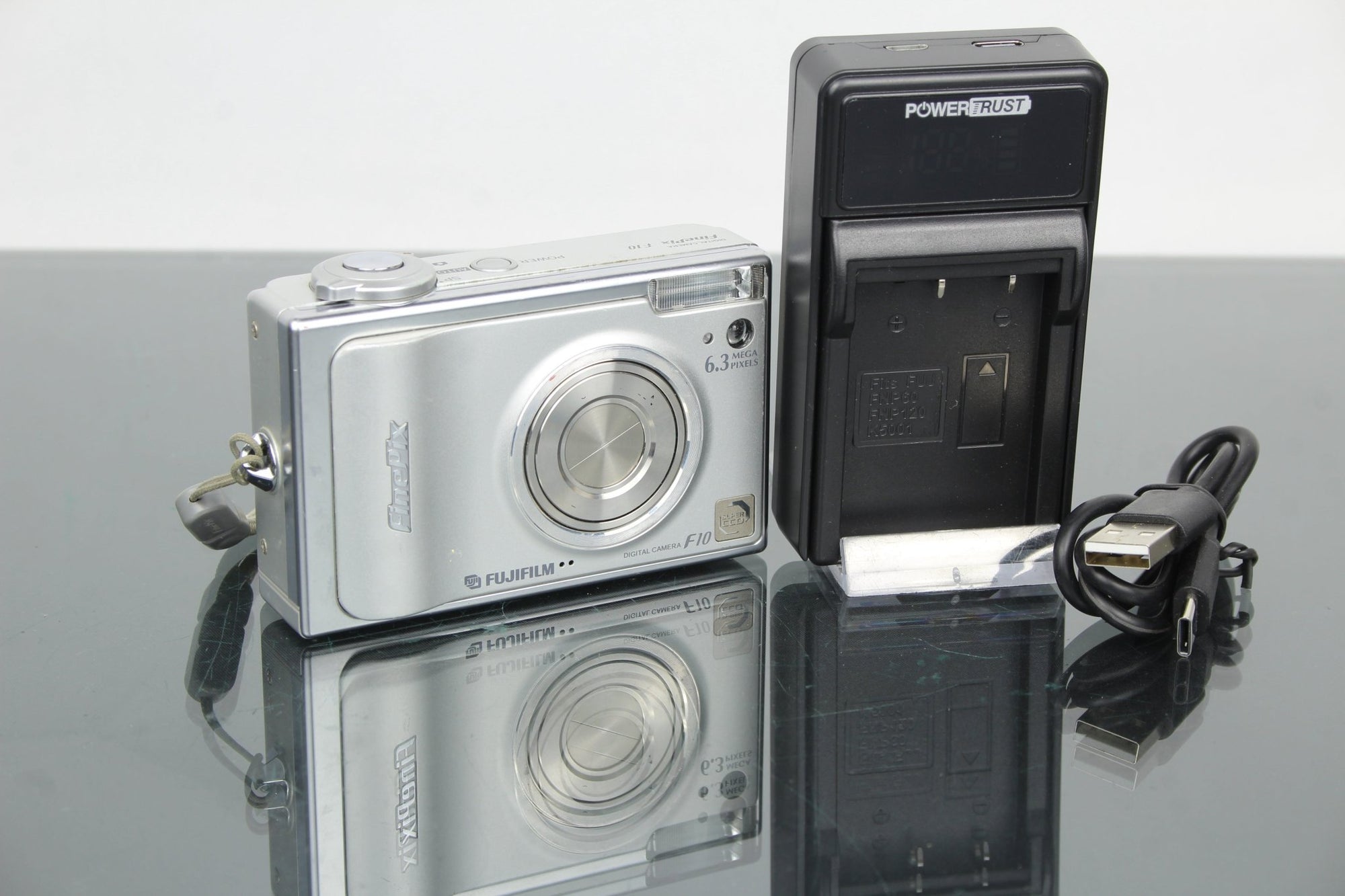 Fujifilm Finepix F10 - Dutch|Thrift