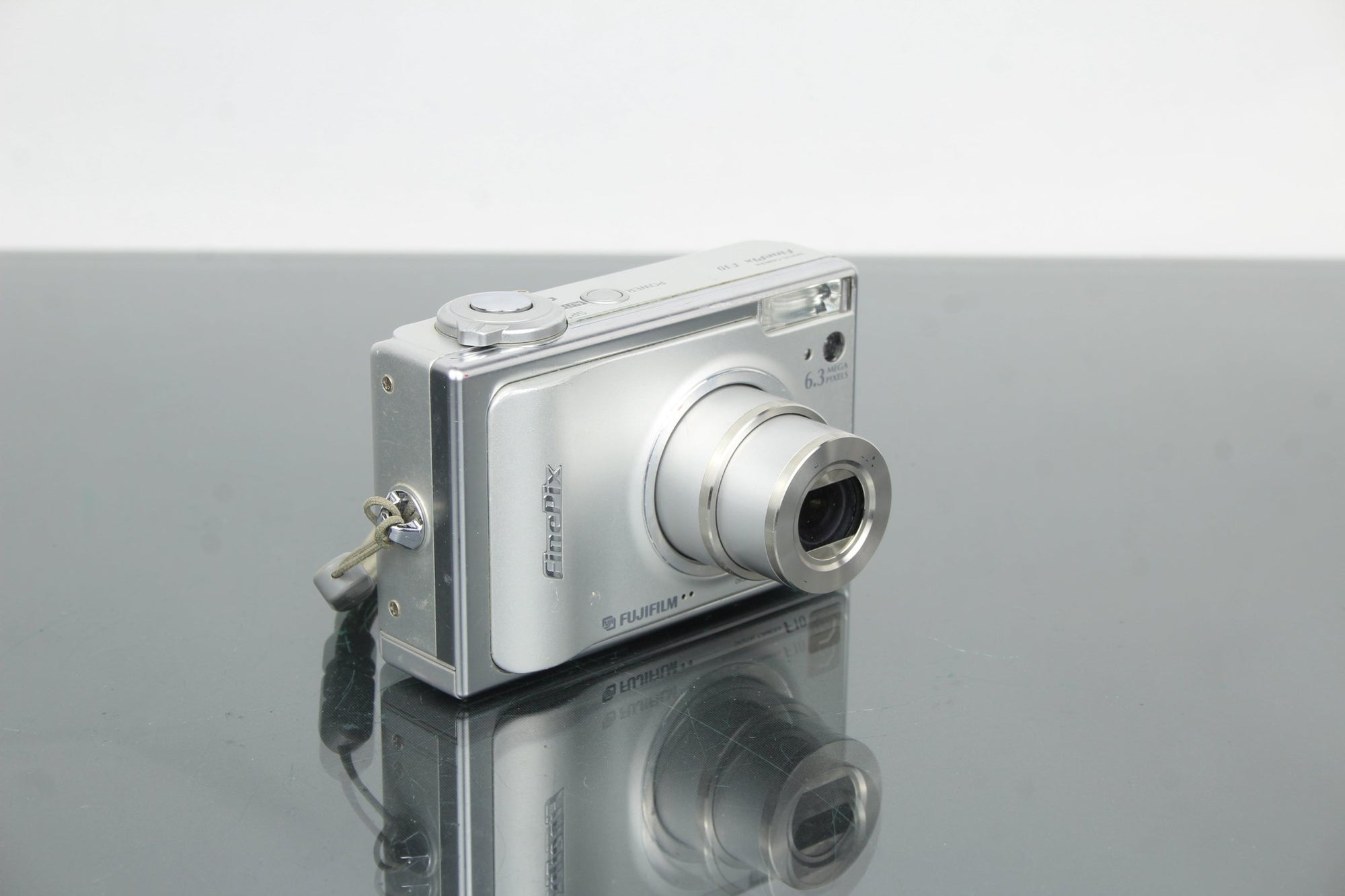 Fujifilm Finepix F10 - Dutch|Thrift
