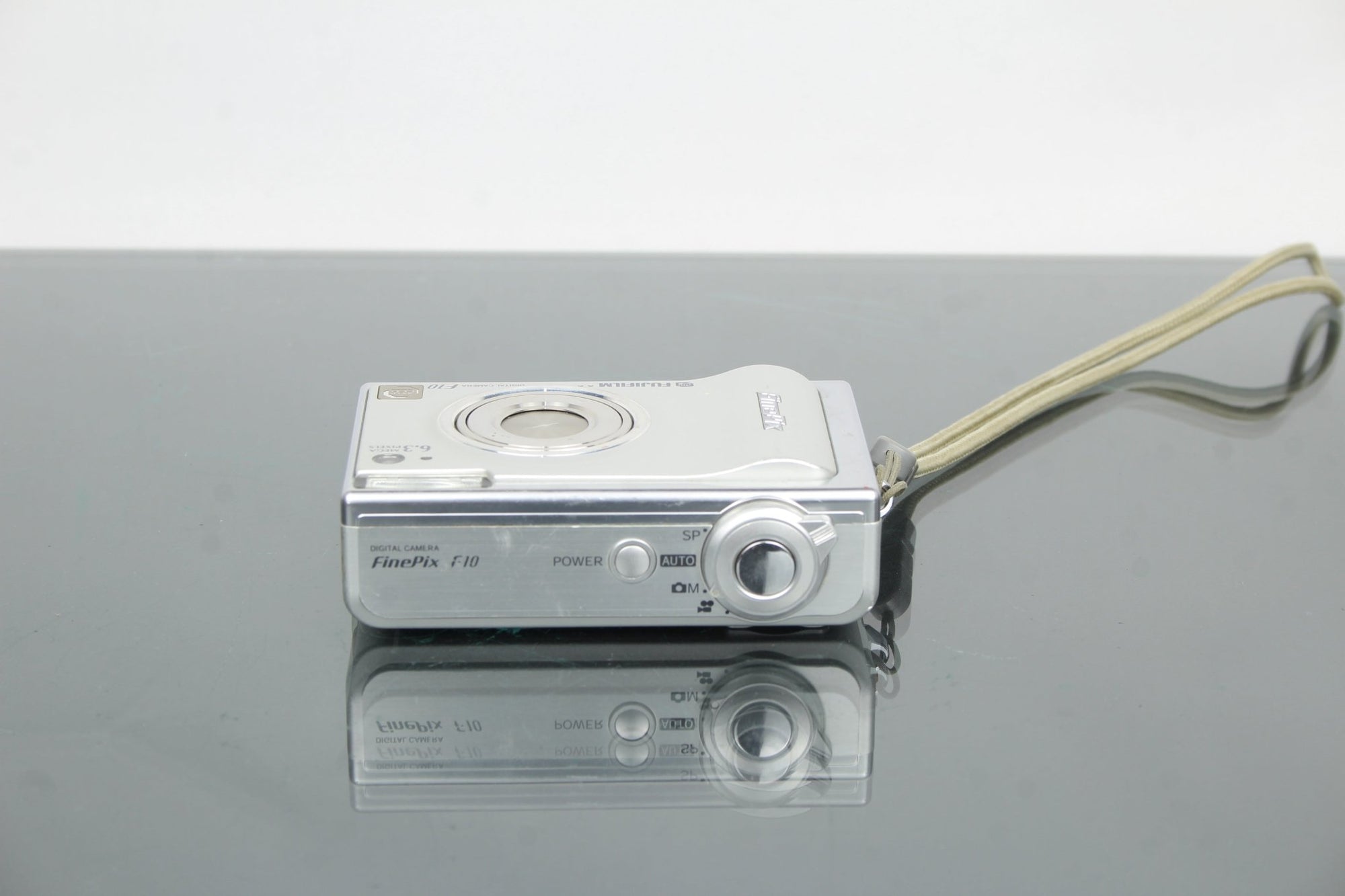 Fujifilm Finepix F10 - Dutch|Thrift