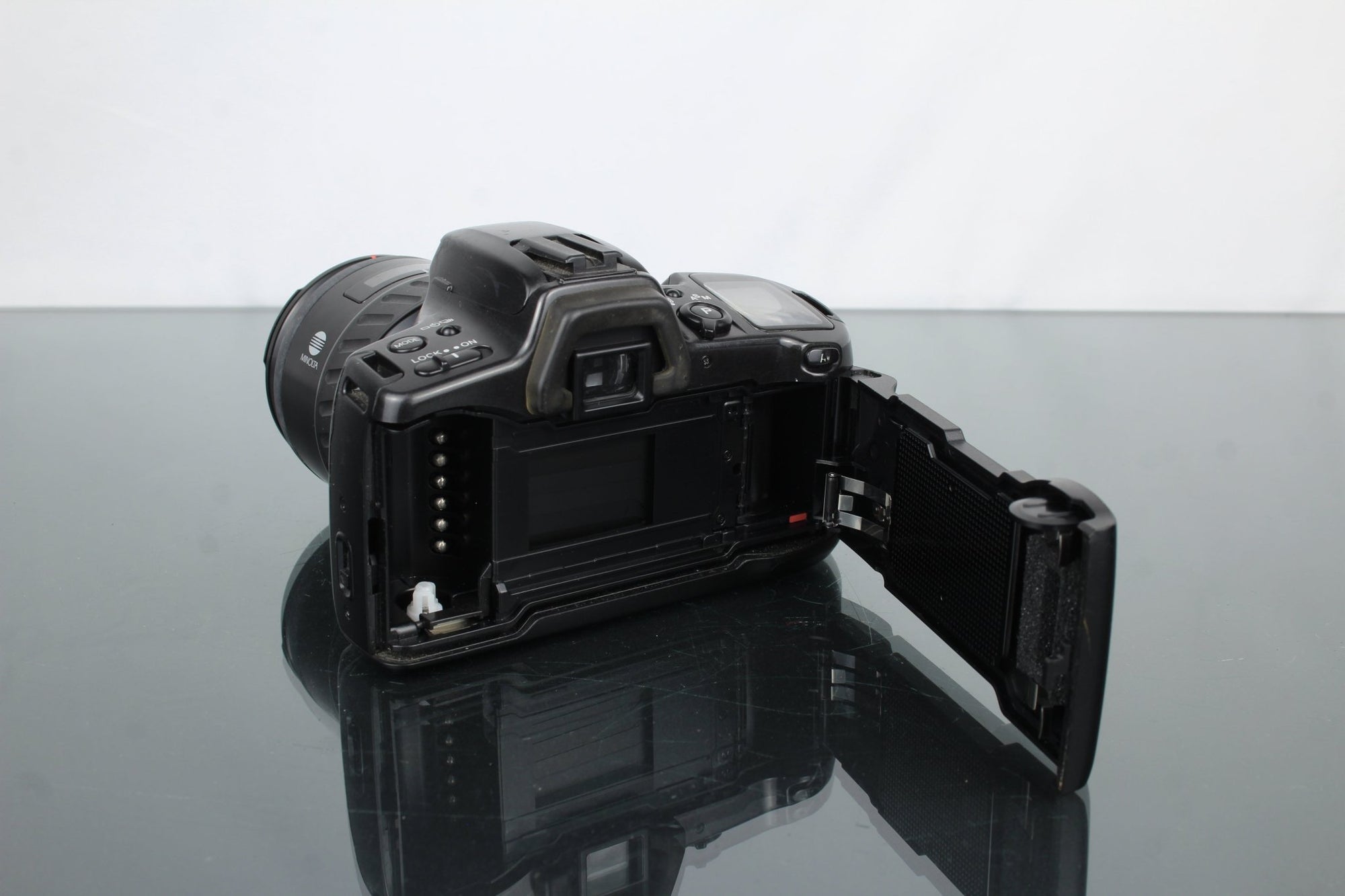 Minolta Dynax 500si + Minolta 28 - 105mm 1:3.5 - 4.5 - Dutch|Thrift