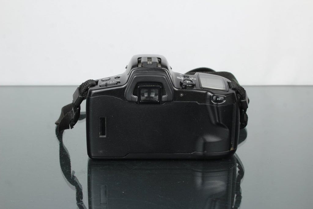 Minolta Dynax 500SI + Minolta AF Zoom 35 - 70MM 1:3.5 - Dutch|Thrift