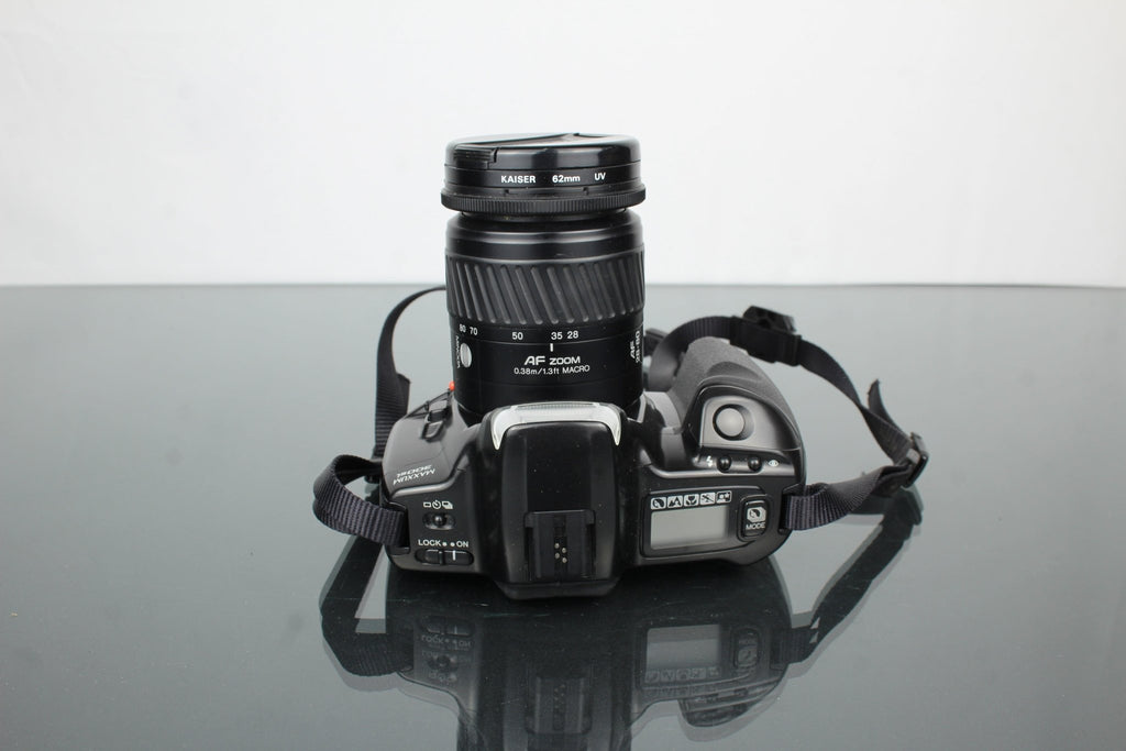 Minolta Maxxum 300si + Minolta AF Zoom 28 - 80mm - Dutch|Thrift