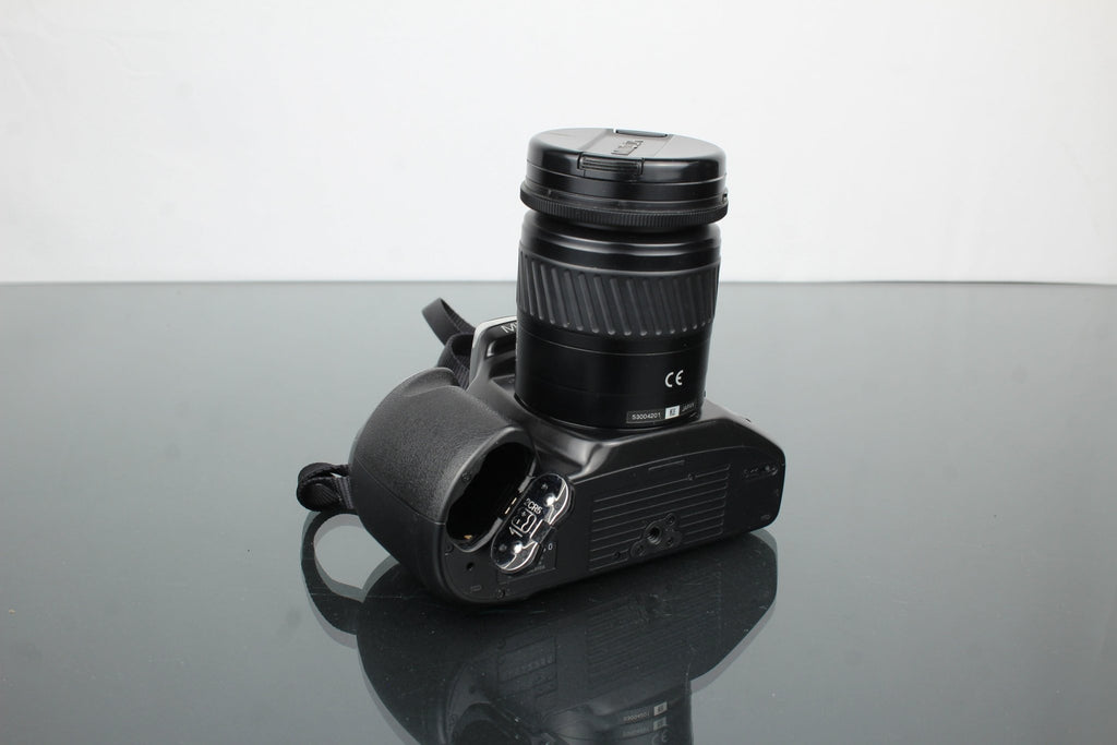 Minolta Maxxum 300si + Minolta AF Zoom 28 - 80mm - Dutch|Thrift