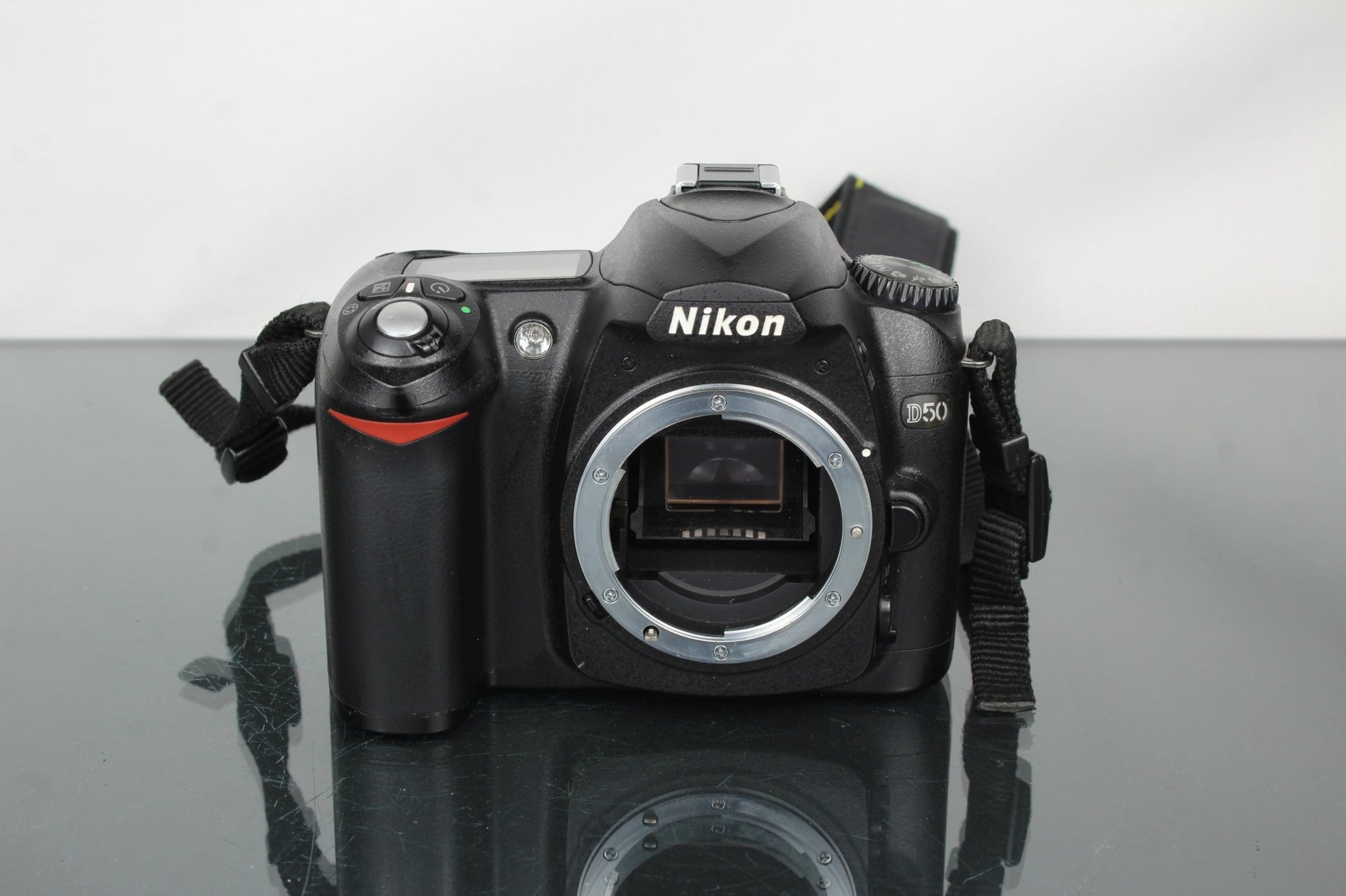 Nikon D50 - Dutch|Thrift