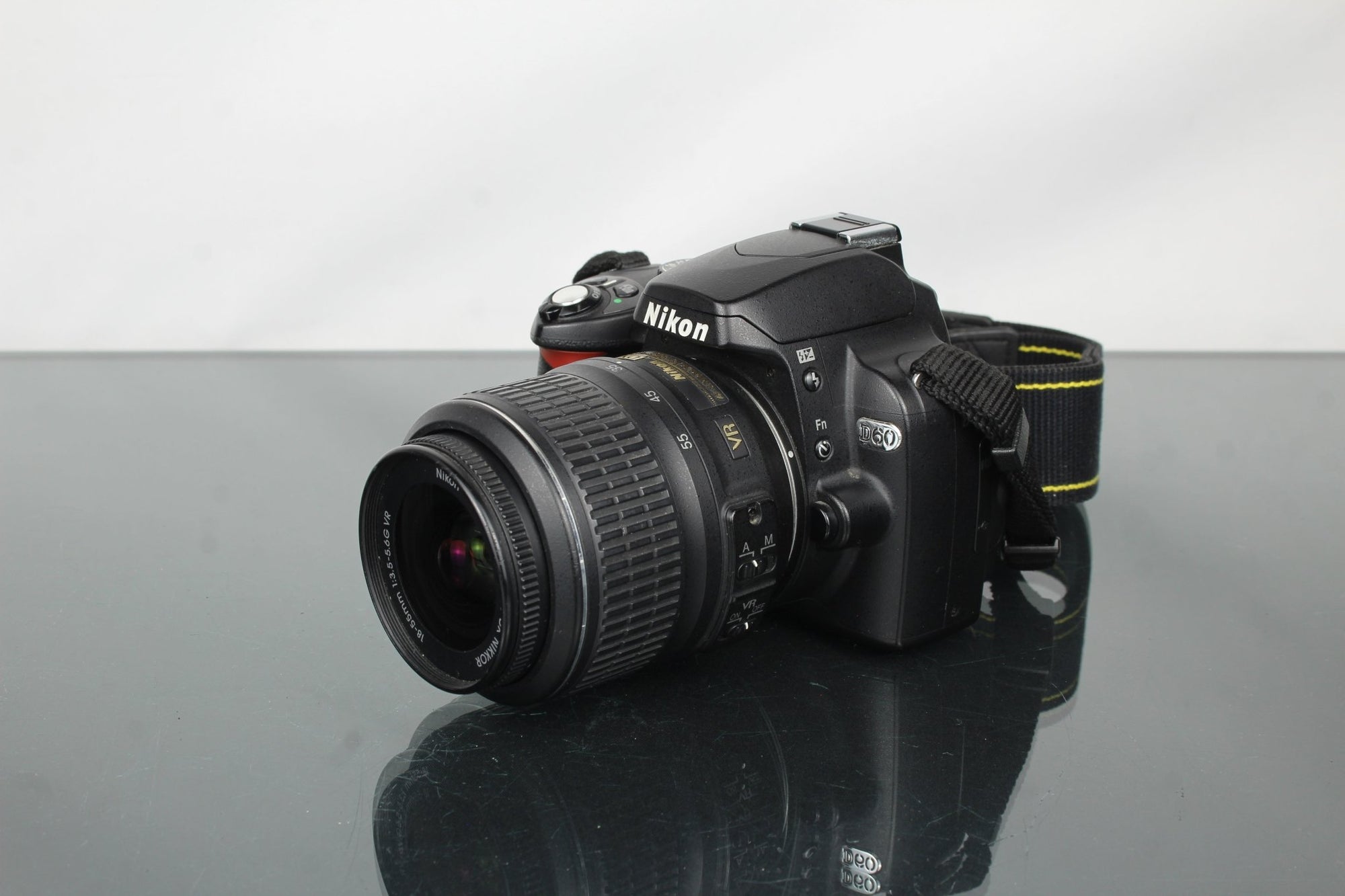 Nikon D60 + Nikon 18 - 55mm 1:3.5 - 5.6 lens - Dutch|Thrift