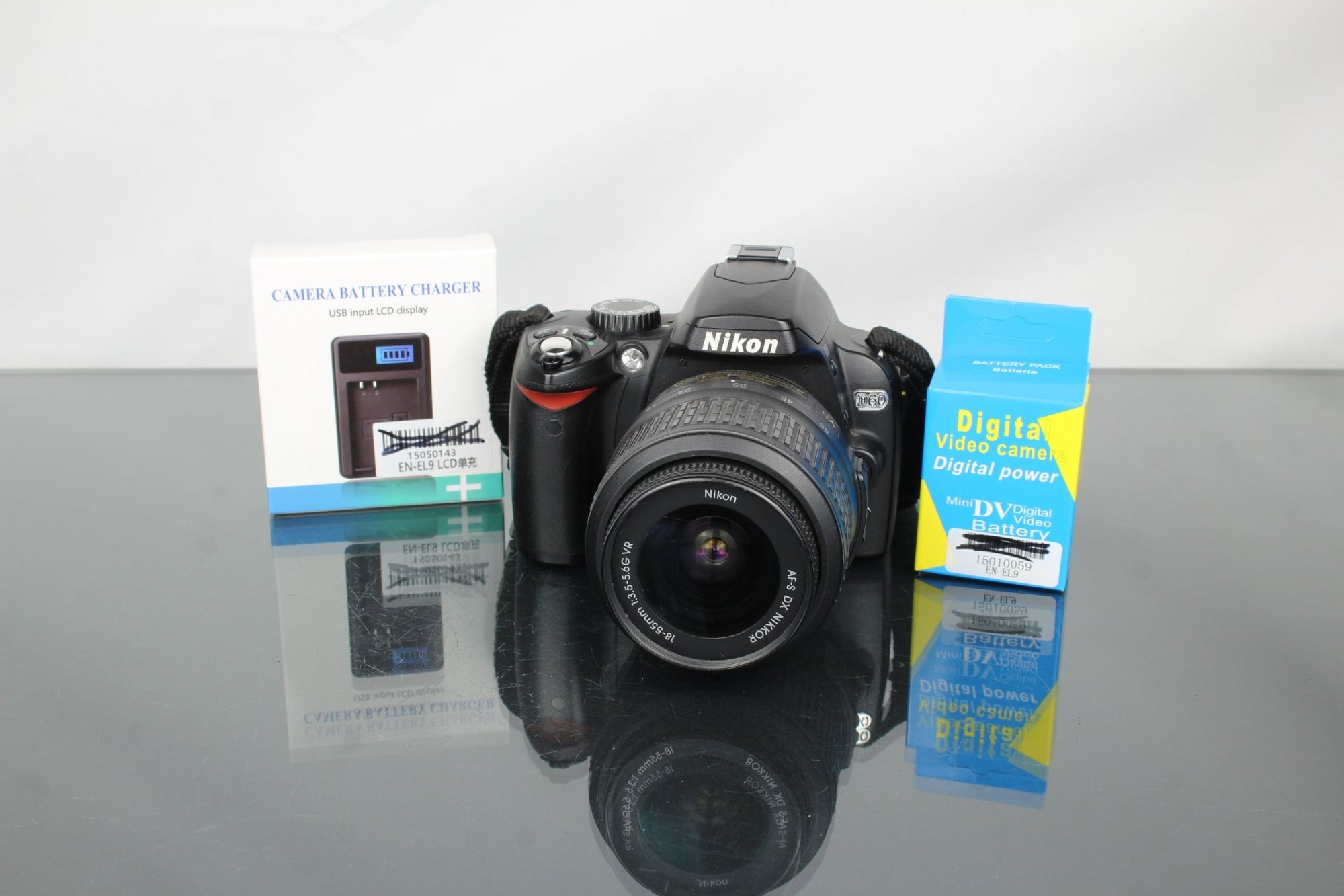Nikon D60 + Nikon 18 - 55mm 1:3.5 - 5.6 lens - Dutch|Thrift