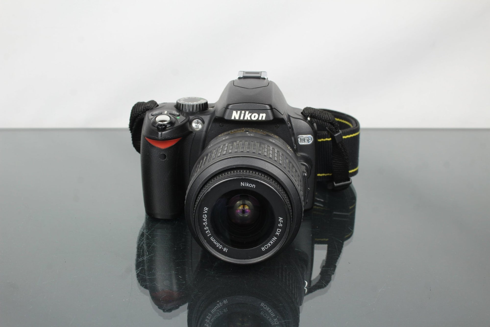 Nikon D60 + Nikon 18 - 55mm 1:3.5 - 5.6 lens - Dutch|Thrift
