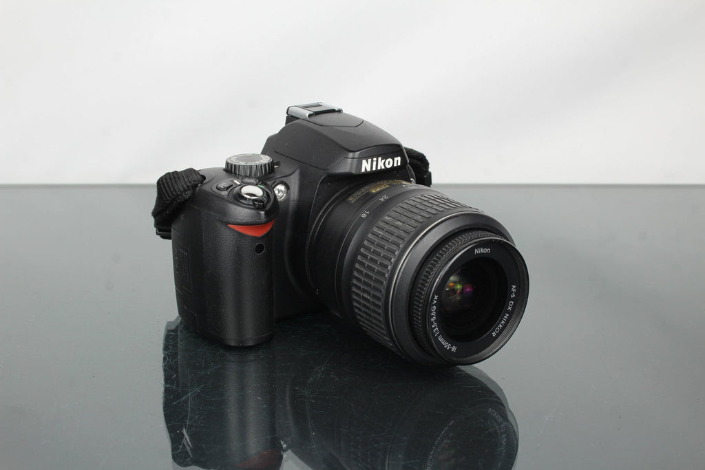 Nikon D60 + Nikon 18 - 55mm 1:3.5 - 5.6 lens - Dutch|Thrift