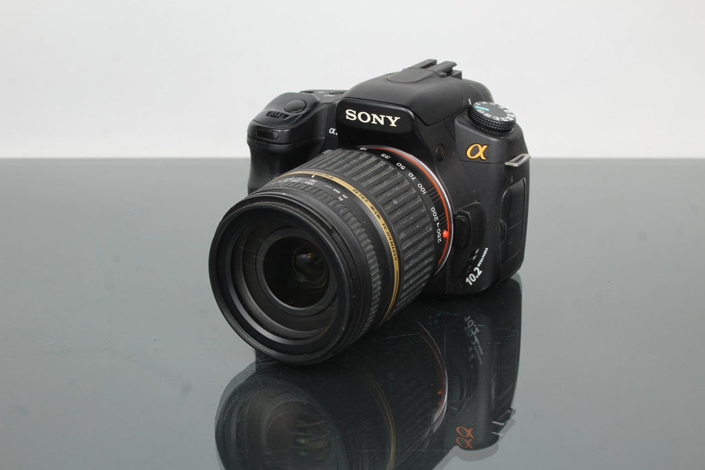 Sony DSLR - A200 + 18 - 250mm 1:3.5 - 6.3 Sony A - mount lens - Dutch|Thrift