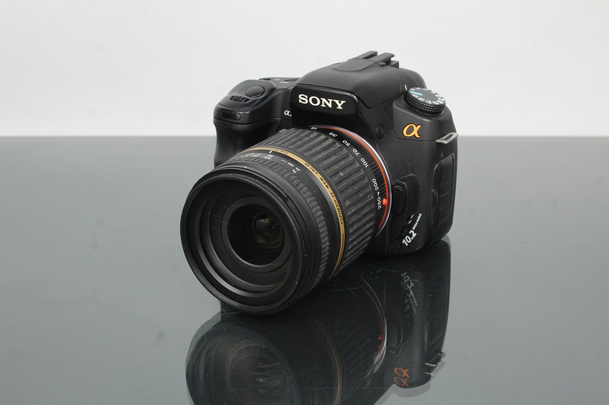Sony DSLR - A200 + 18 - 250mm 1:3.5 - 6.3 Sony A - mount lens - Dutch|Thrift