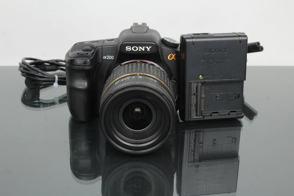 Sony DSLR - A200 + 18 - 250mm 1:3.5 - 6.3 Sony A - mount lens - Dutch|Thrift