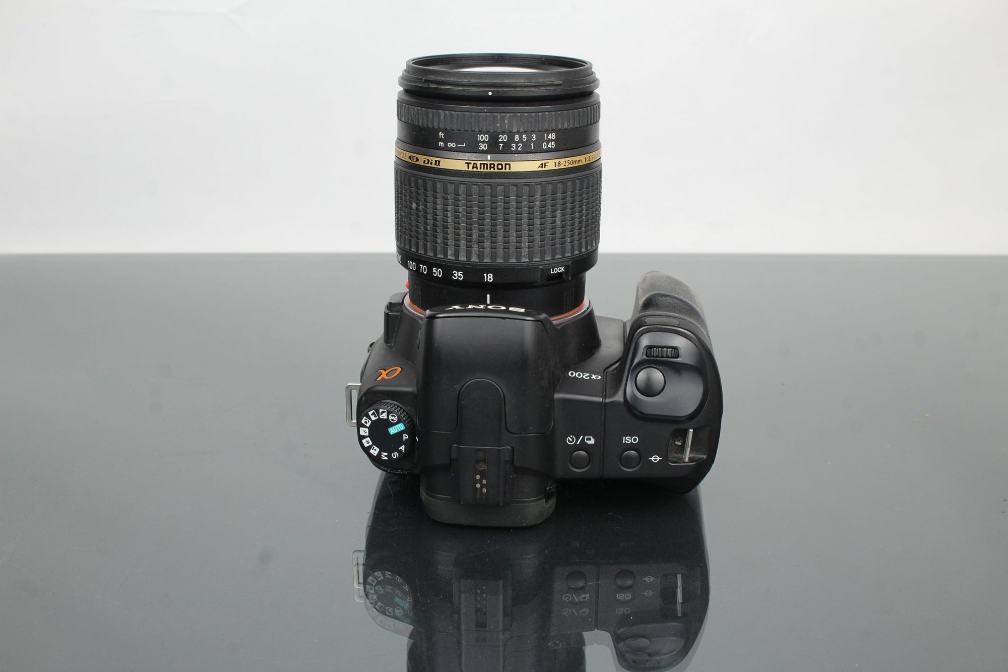 Sony DSLR - A200 + 18 - 250mm 1:3.5 - 6.3 Sony A - mount lens - Dutch|Thrift