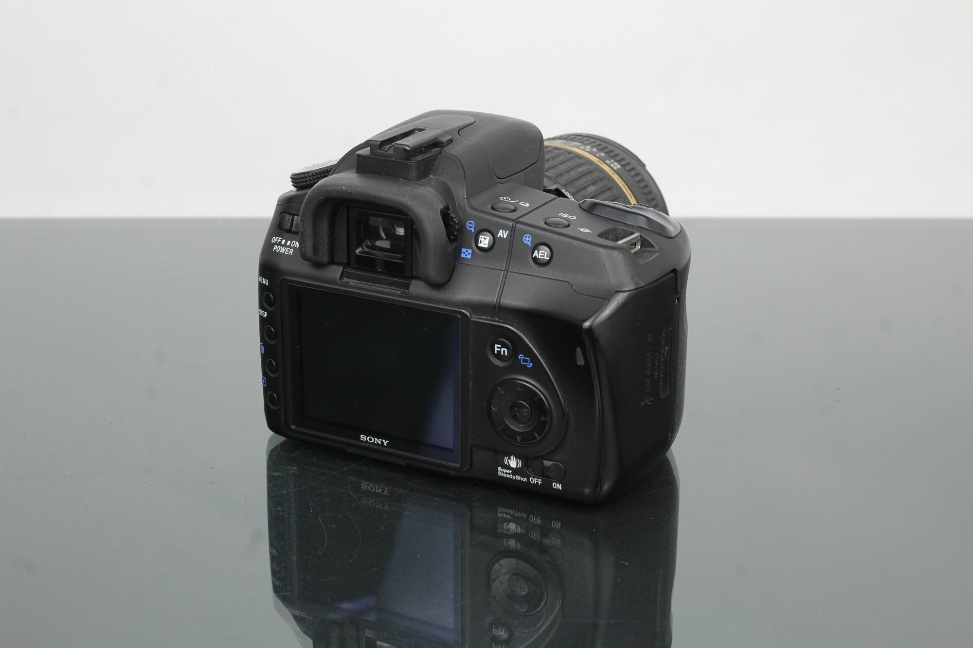 Sony DSLR - A200 + 18 - 250mm 1:3.5 - 6.3 Sony A - mount lens - Dutch|Thrift