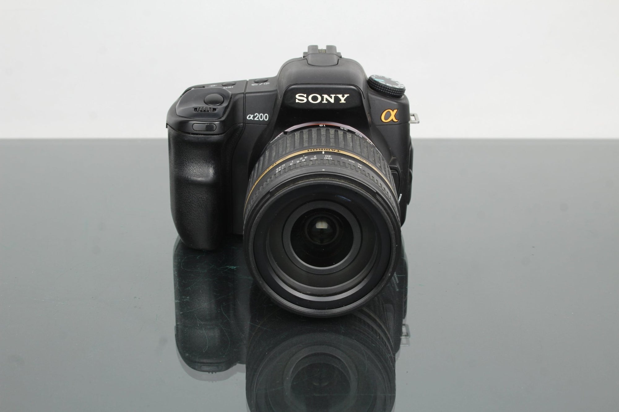 Sony DSLR - A200 + 18 - 250mm 1:3.5 - 6.3 Sony A - mount lens - Dutch|Thrift