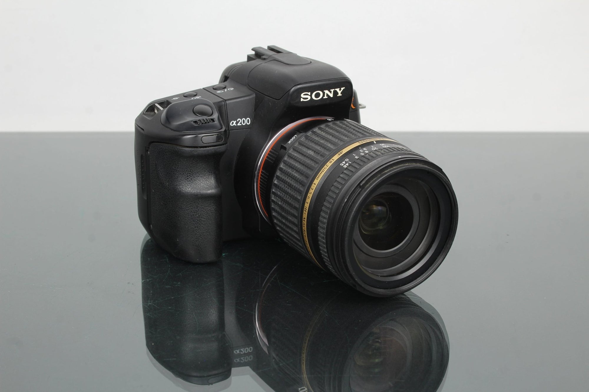 Sony DSLR - A200 + 18 - 250mm 1:3.5 - 6.3 Sony A - mount lens - Dutch|Thrift