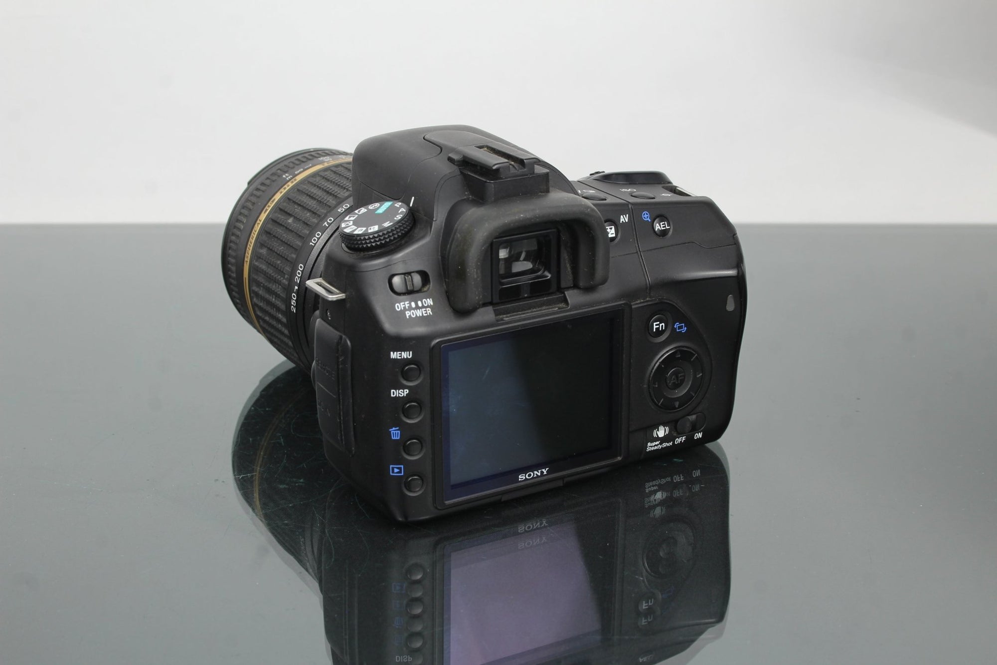 Sony DSLR - A200 + 18 - 250mm 1:3.5 - 6.3 Sony A - mount lens - Dutch|Thrift