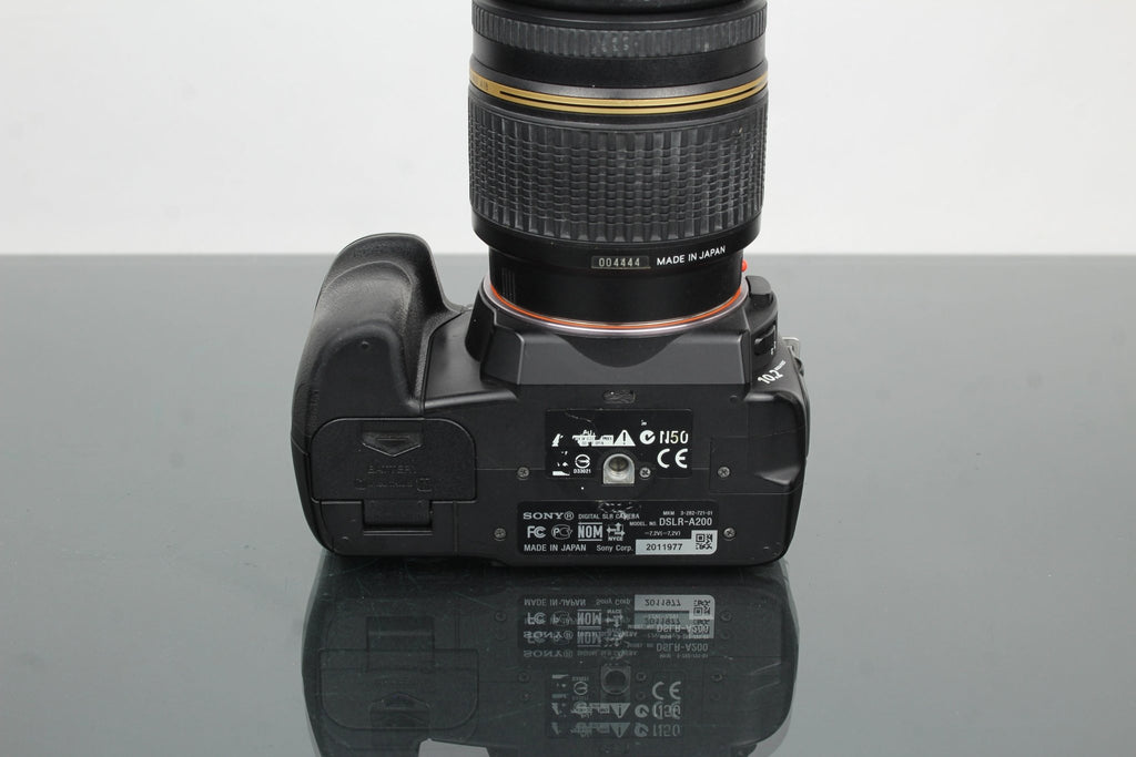 Sony DSLR - A200 + 18 - 250mm 1:3.5 - 6.3 Sony A - mount lens - Dutch|Thrift