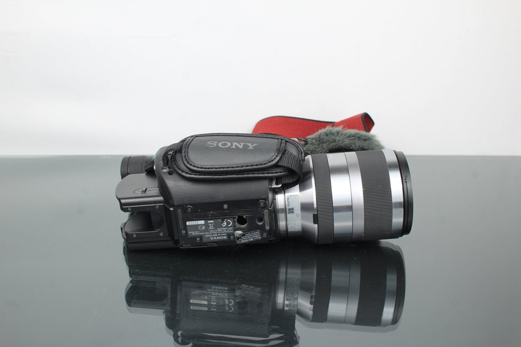 Sony Handycam NEX - VG10E + Sony lens SEL18200 3.5 - 6.3/18 - 200 - Dutch|Thrift